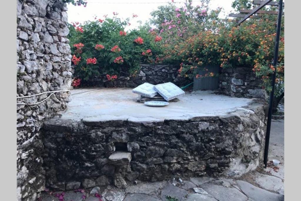 Traditional Stone House In Eastern Mani Flomochori Exterior foto